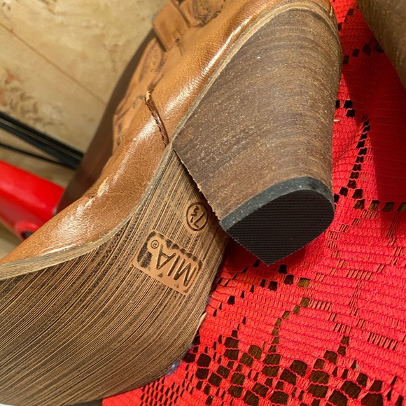 Mia short boots 👢 - Picture 3 of 3